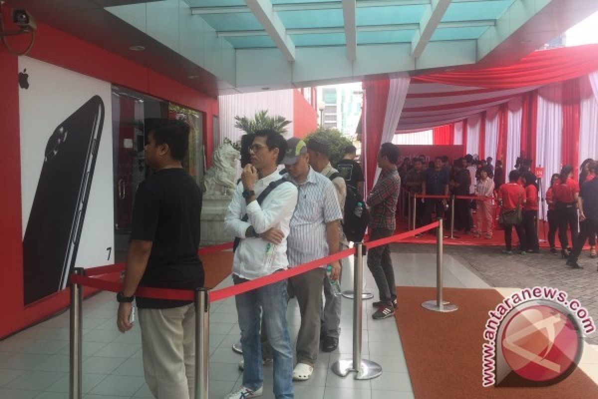 Antrian Pembeli iPhone 7 Mengular di Smartfren