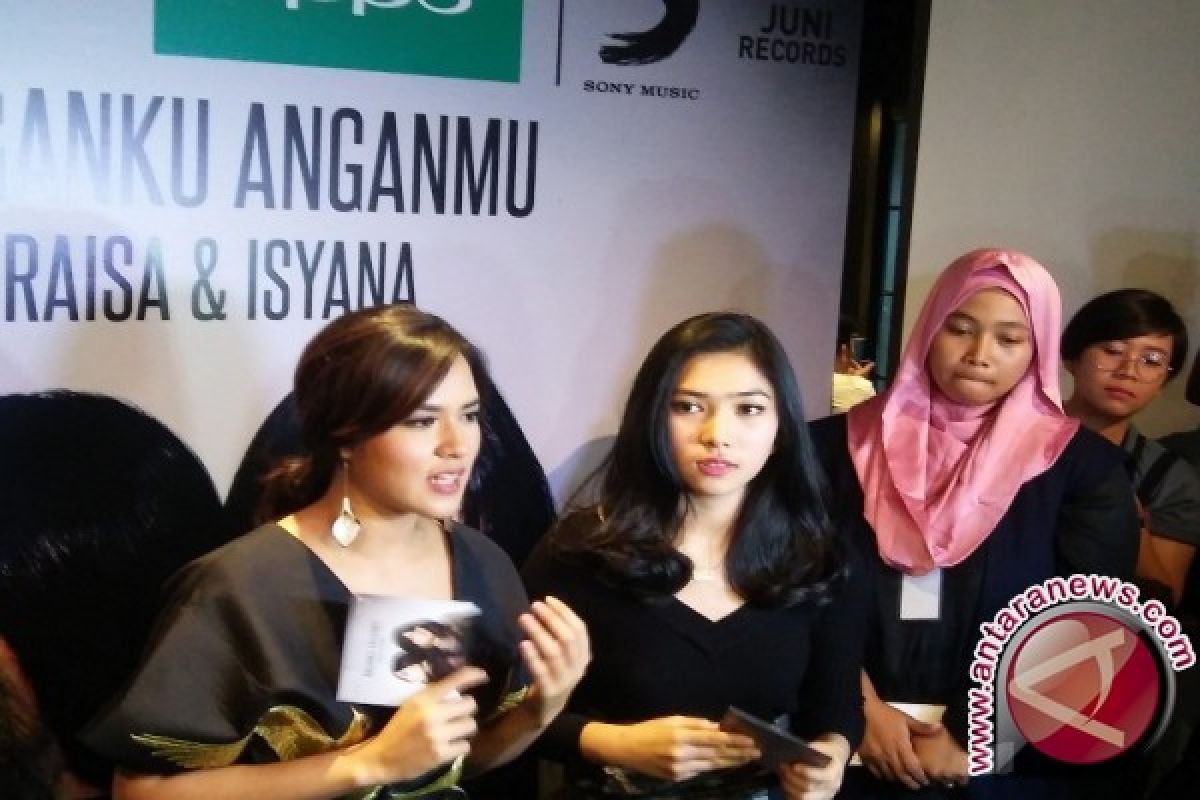 Kala Raisa-Isyana Sarasvati saling lempar pujian