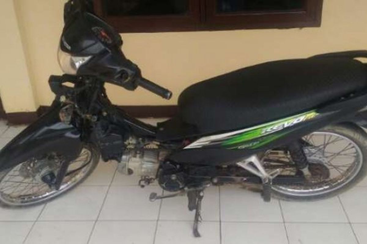  Sepeda Motor Perempuan Tandun ini Dibawa Lari Saat Mesin Dipanaskan