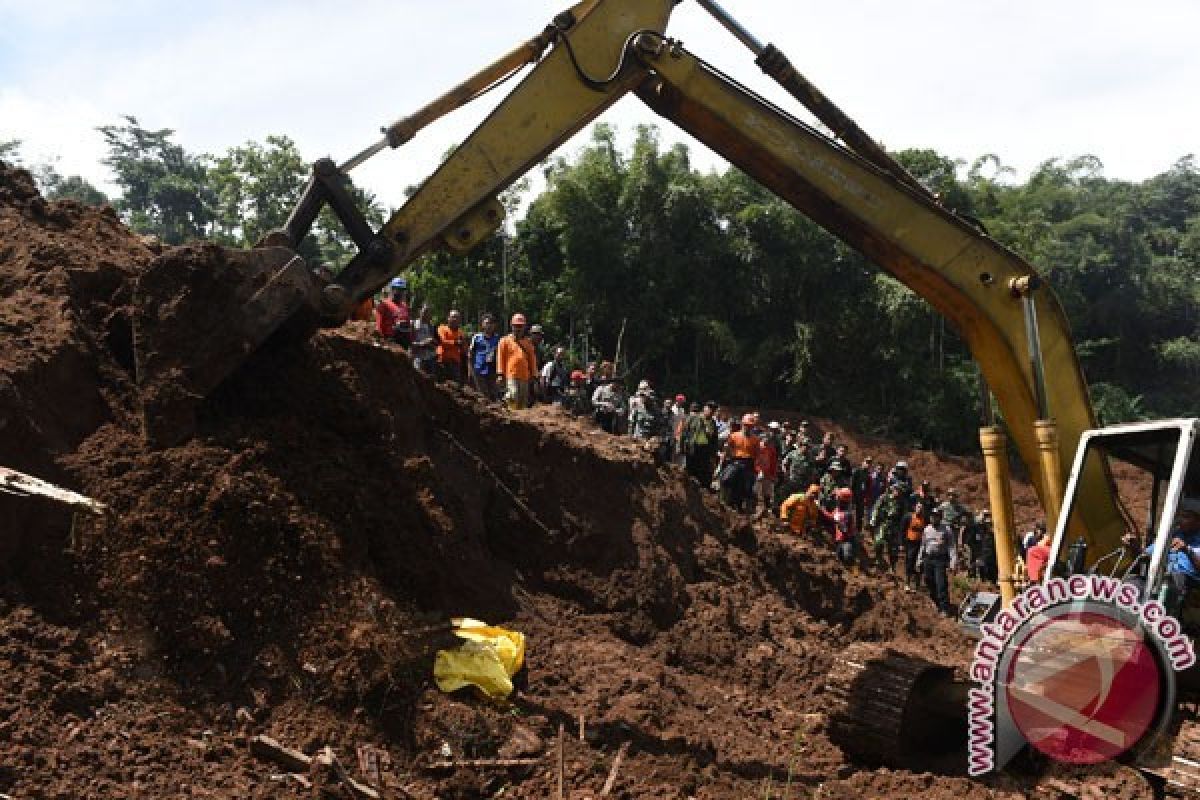 BPBD Tambah Alat Berat Cari 26 Korban Longsor Ponorogo