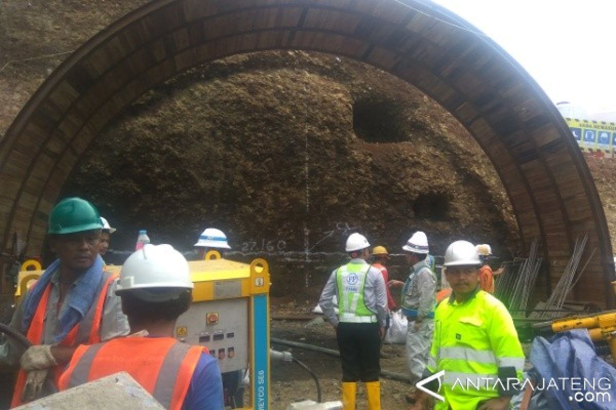 Melongok Pembangunan Terowongan Kereta Api Di Banyumas