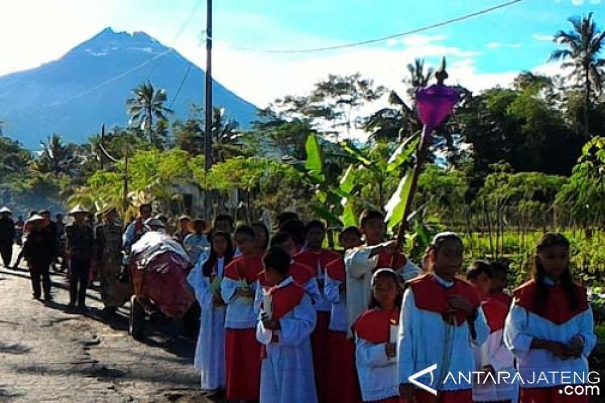 Umat Katolik Merapi Prosesi Bancak-Doyok Saat Minggu Palma