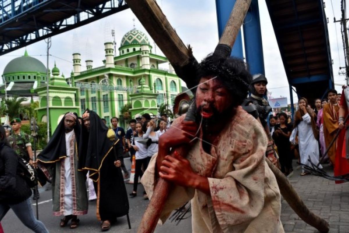 Gereja Katedral Semarang gelar prosesi jalan salib