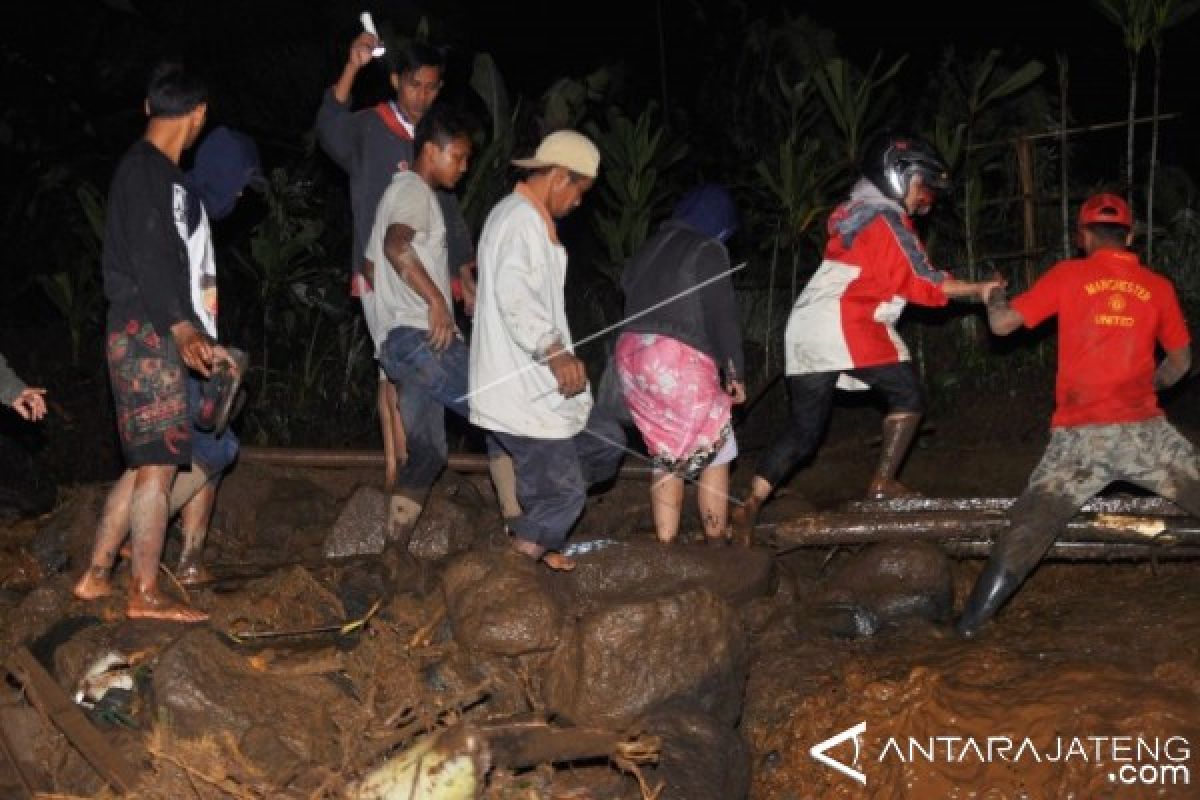 Five Dead, Four Missing In Magelang Flash Flood