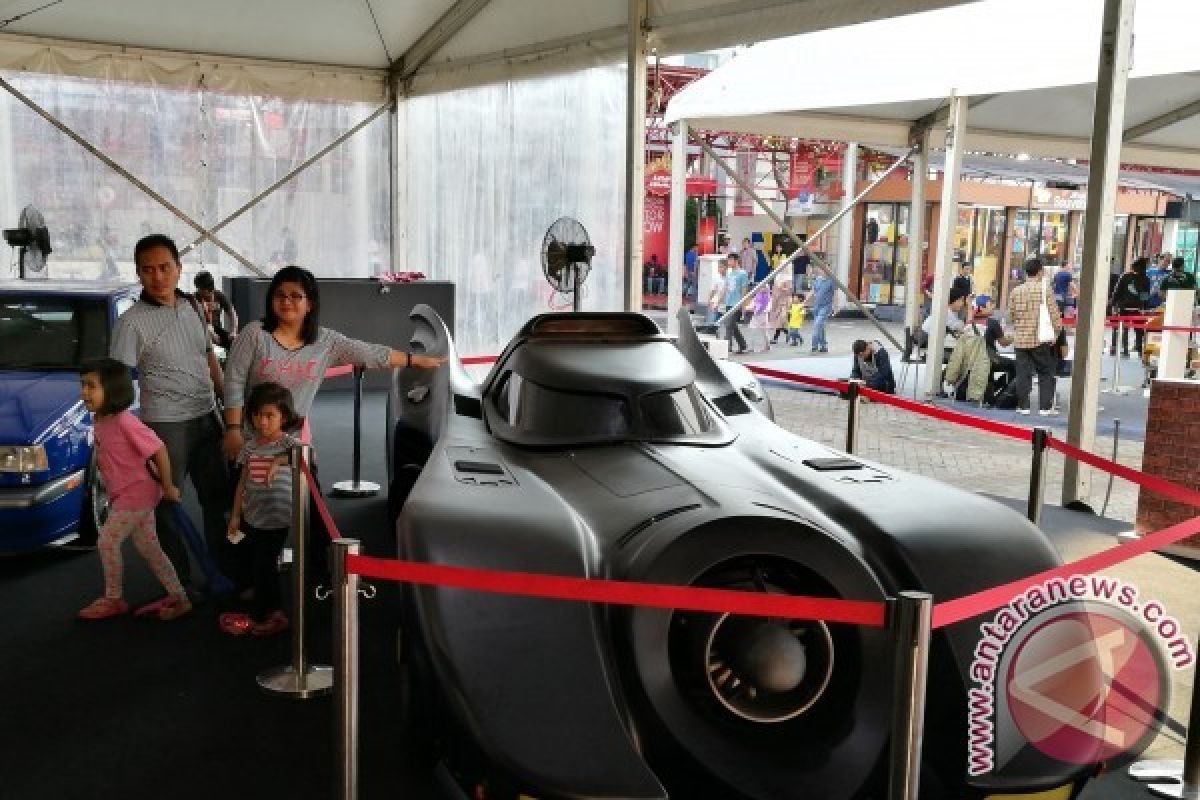 Terpajang Tiga Edisi di IIMS, Batmobile masih jadi Daya Tarik