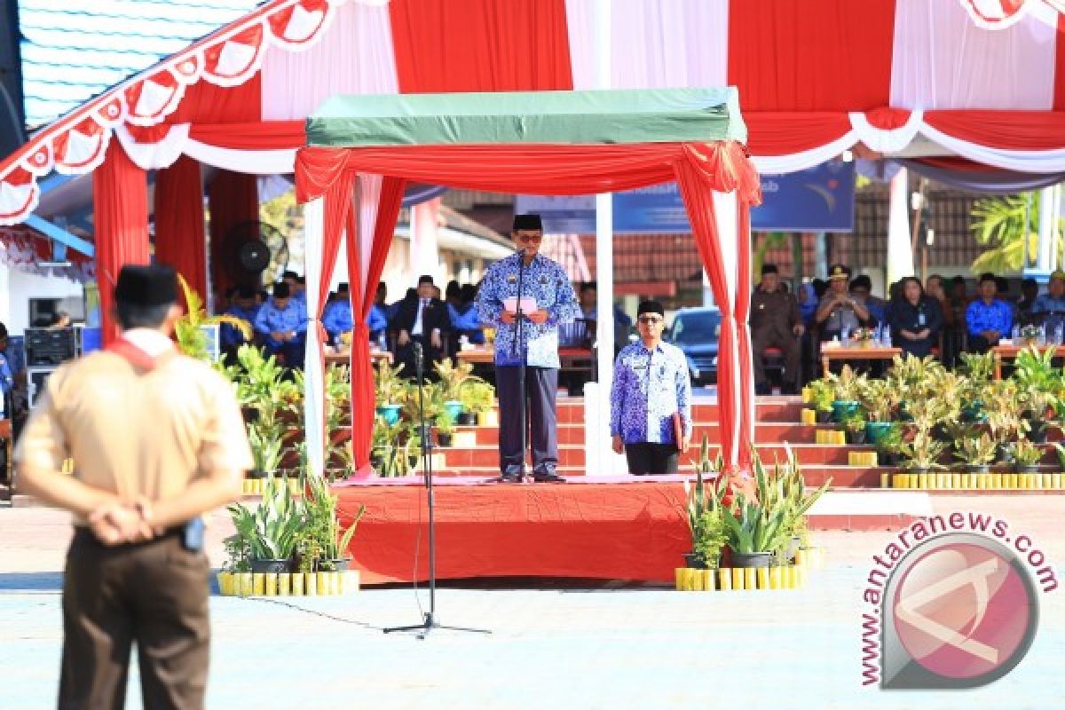 Pecahkan Persoalan Pendidikan Tak Bisa Instan--Gubernur Irup Hardiknas dan Hari Buku Nasional 2017