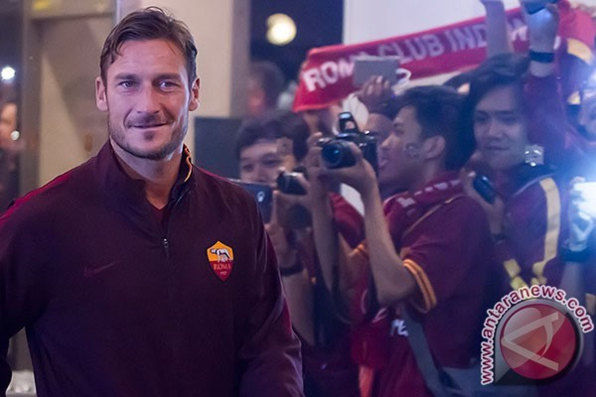 Totti Pensiun Akhir Musim Ini, Tapi masih di Roma Menjabat sebagai Manajemen