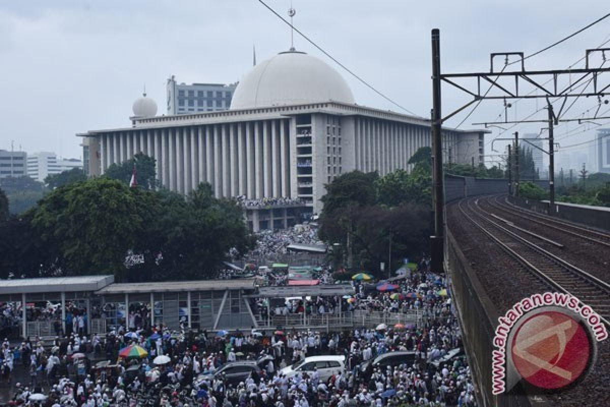 Istiqlal Dipadati Peserta Aksi Simpatik 55