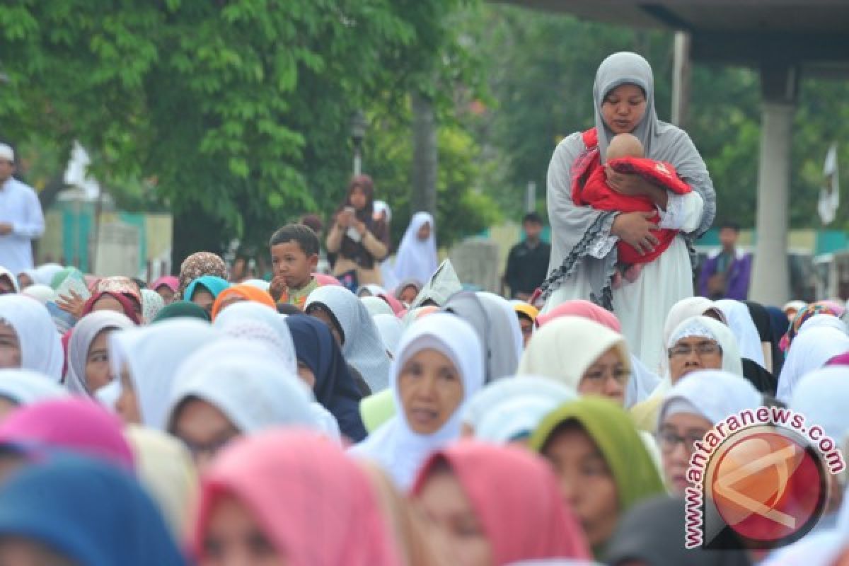 Mencontohkan toleransi beragama di "Bumi seribu masjid"