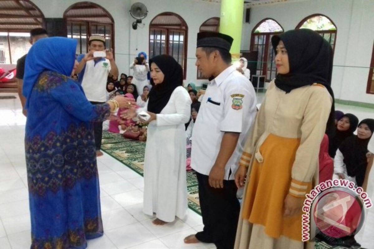 Anggota DPR Bantu Majelis Taklim Konawe Utara 