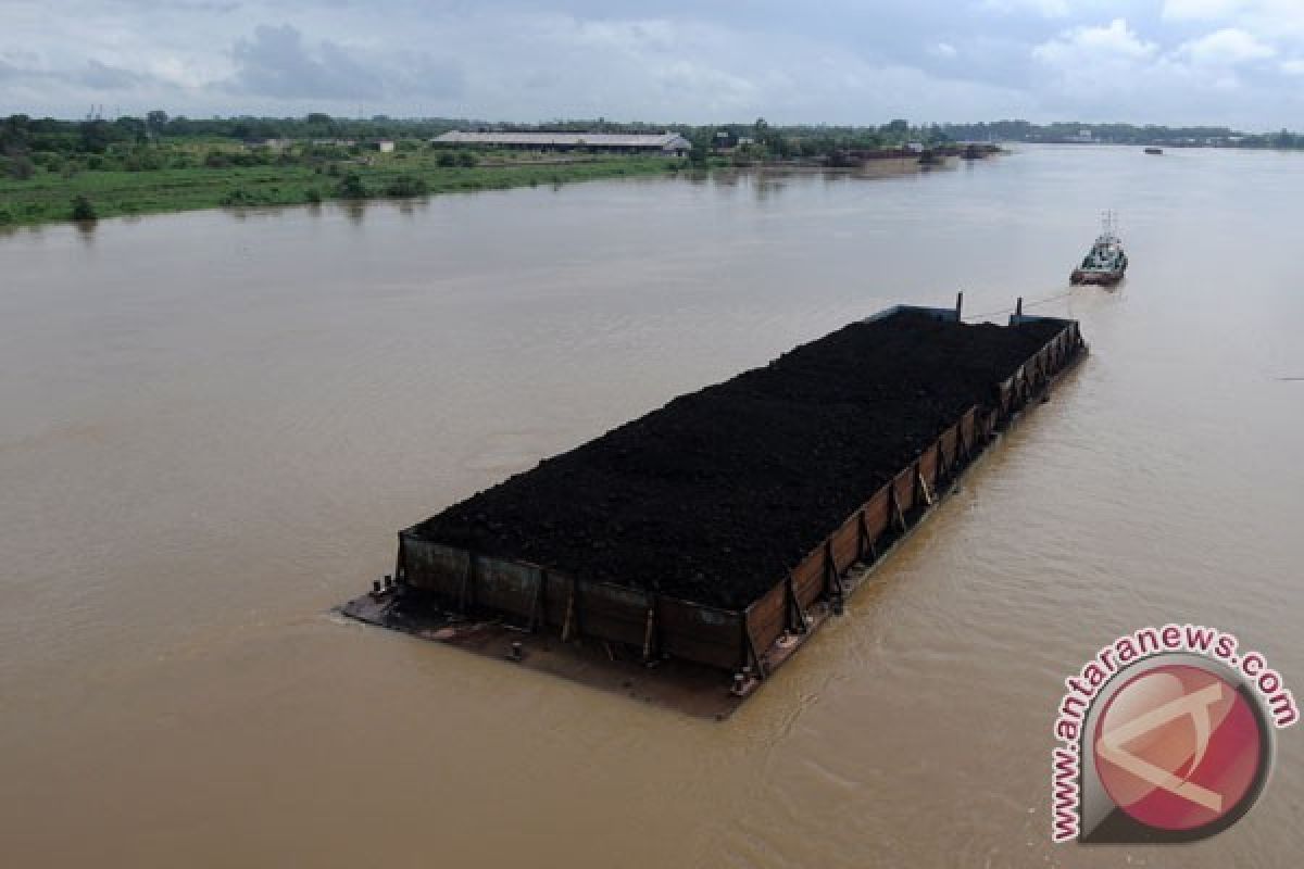 Tiang Jembatan Ampera Rusak akibat Ditabrak Tongkang Pengangkut Batu Bara