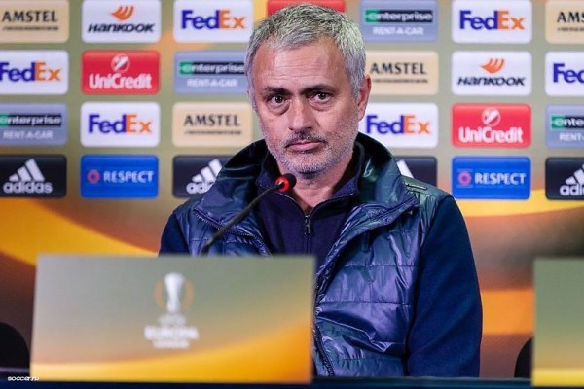 Bosz Minta Mourinho Tak Banyak Mengeluh Soal Jadwal Jelang Final Liga Europa