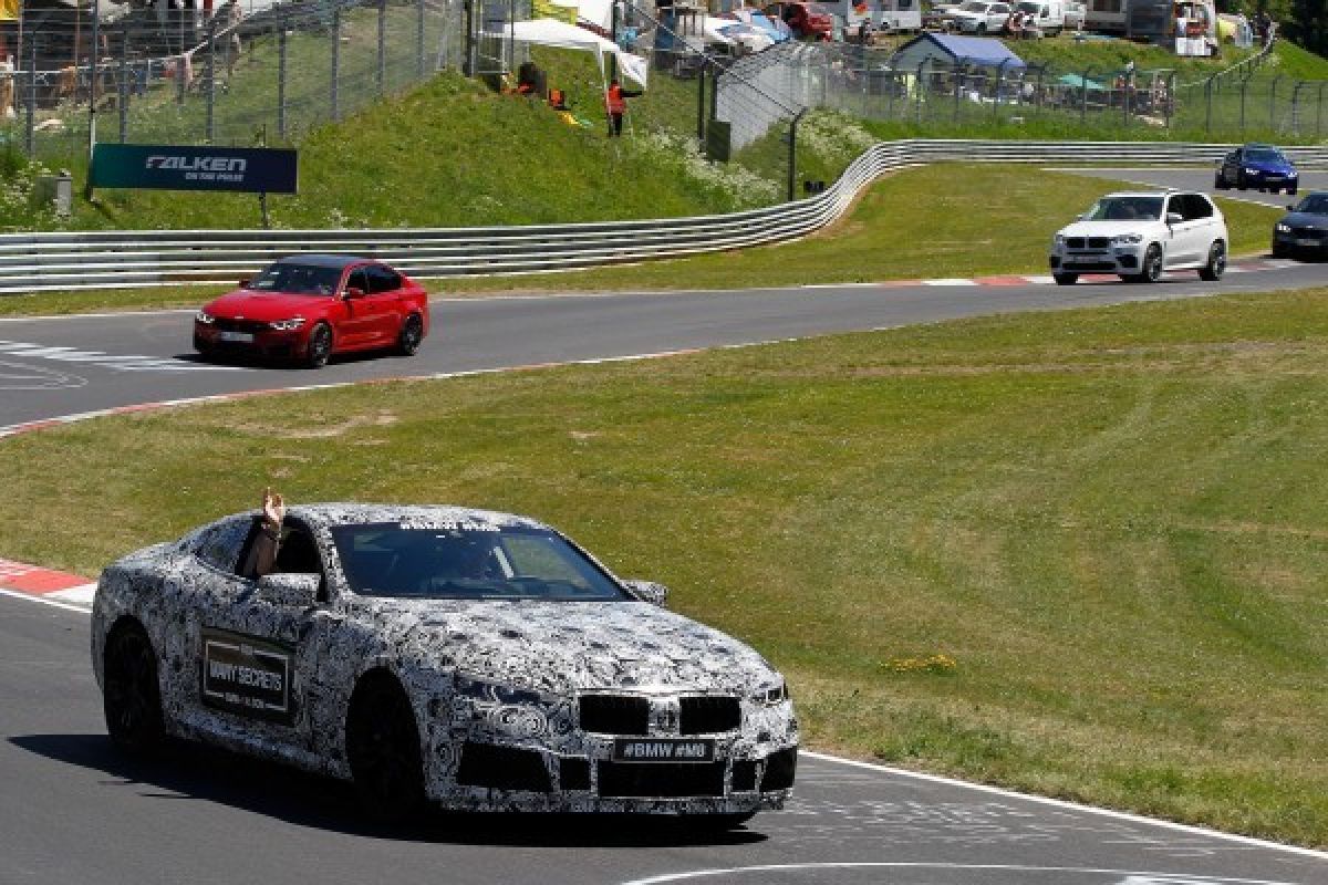 BMW Perlihatkan M8 GTE di Lintasan Balap