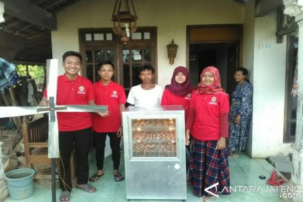 Mahasiswa Ciptakan Pengering Ikan Bertenaga Angin