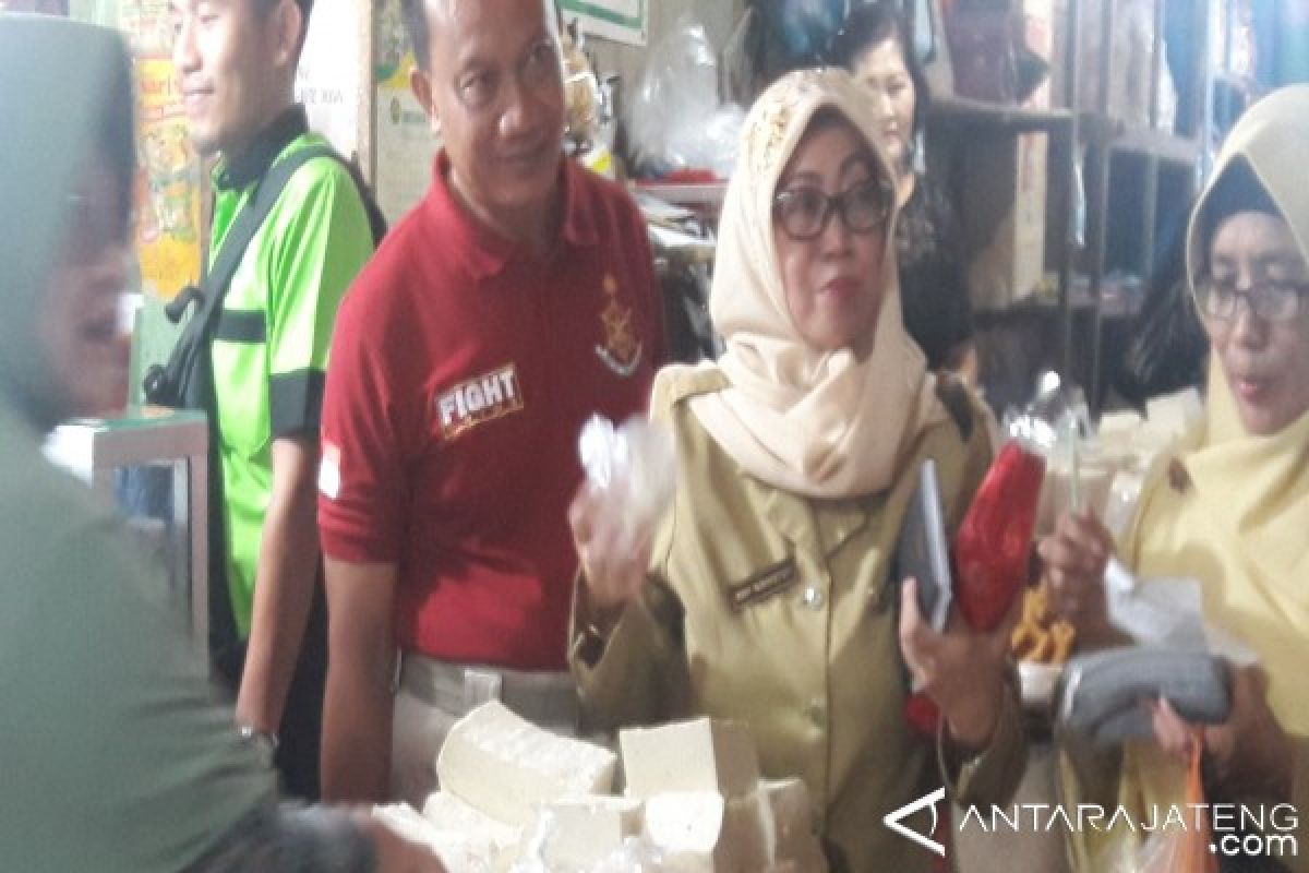 Sidak ke Pasar Tradisional, Tim Pengawasan Ambil Sampel Makanan