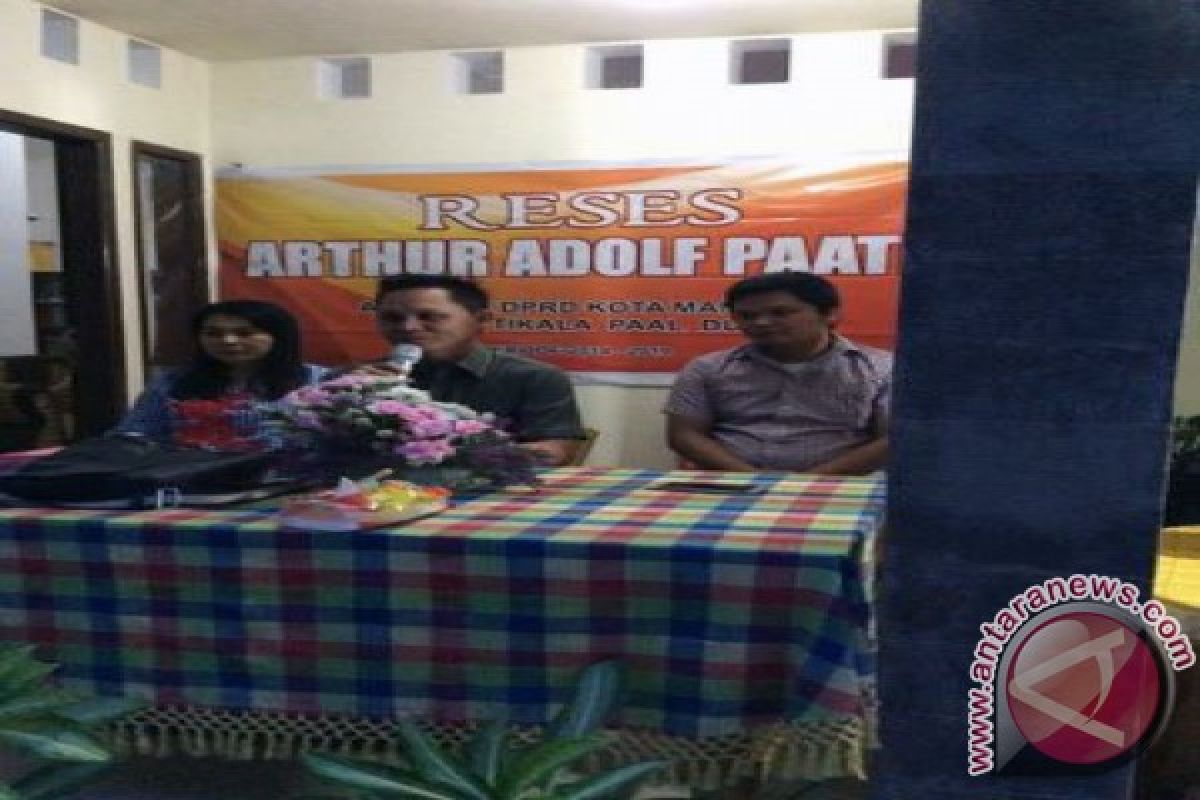   Anggota Komisi A Arthur Paath  Reses di Paal Empat 