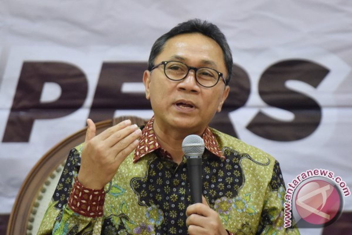 "Insya Allah pak Dedi Mizwar Menjadi Gubernur Jawa Barat," kata Zulkifli