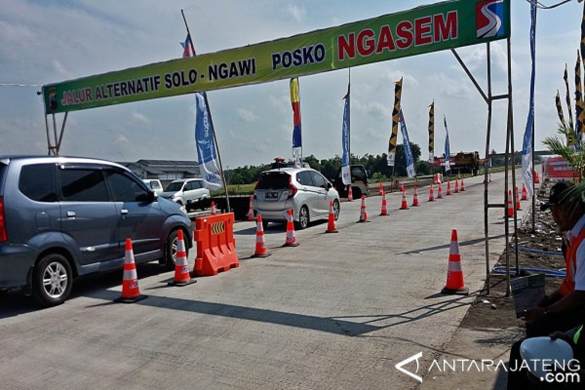 Arus Mudik di Jalan Alternatif Tol Solo-Kertosono Meningkat (VIDEO)