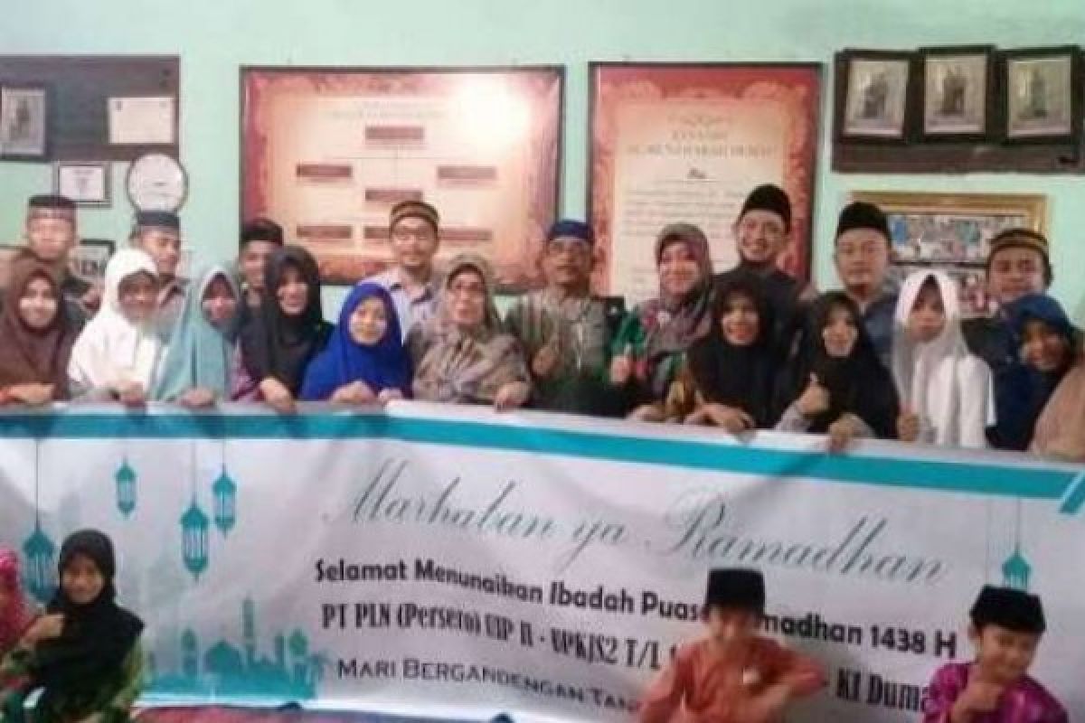 PLN UIP II Serahkan Santunan Untuk Puluhan Anak Yatim 