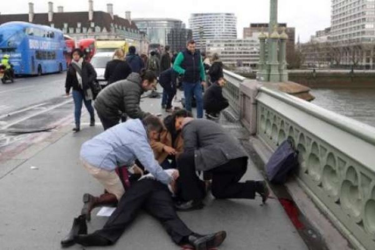 Sepuluh Orang Jadi Korban Tabrakan Di Luar Masjid London