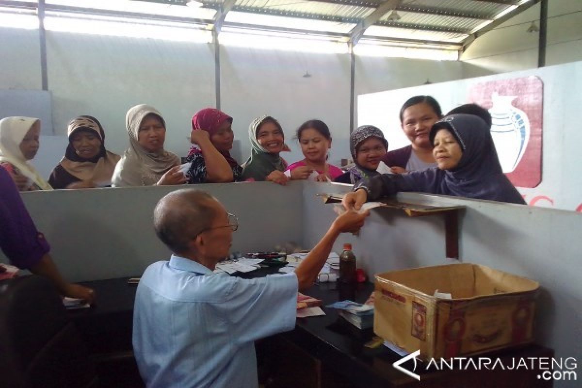 pesangon buruh rokok kudus tunggu penjualan aset