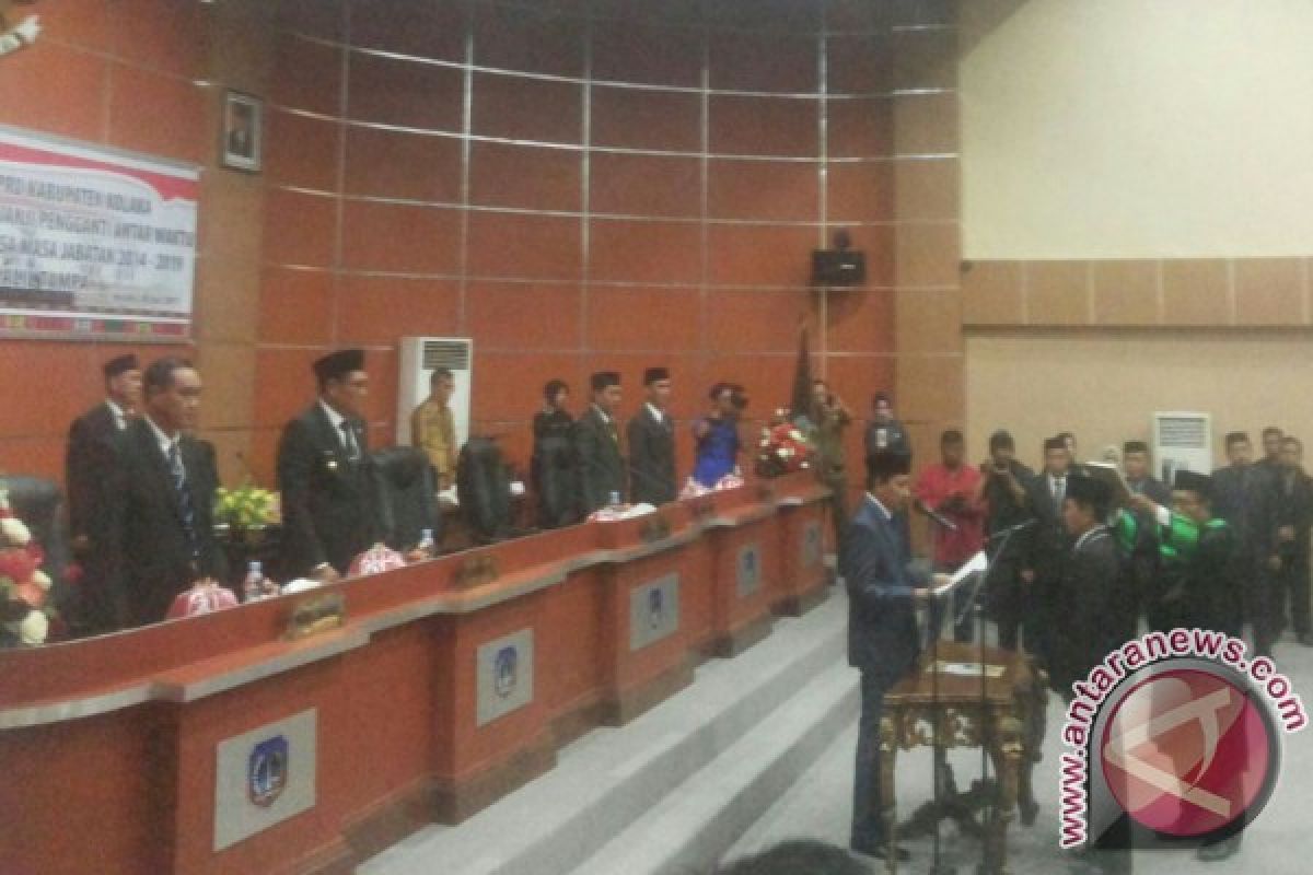 Ketua DPRD Kolaka Lantik Anggota Pengganti Antarwaktu