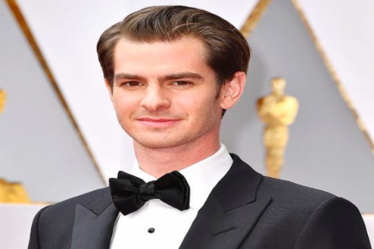 Aktor Tampan Andrew Garfield Mengaku Gay "Tanpa Hubungan Fisik", Maksudnya?