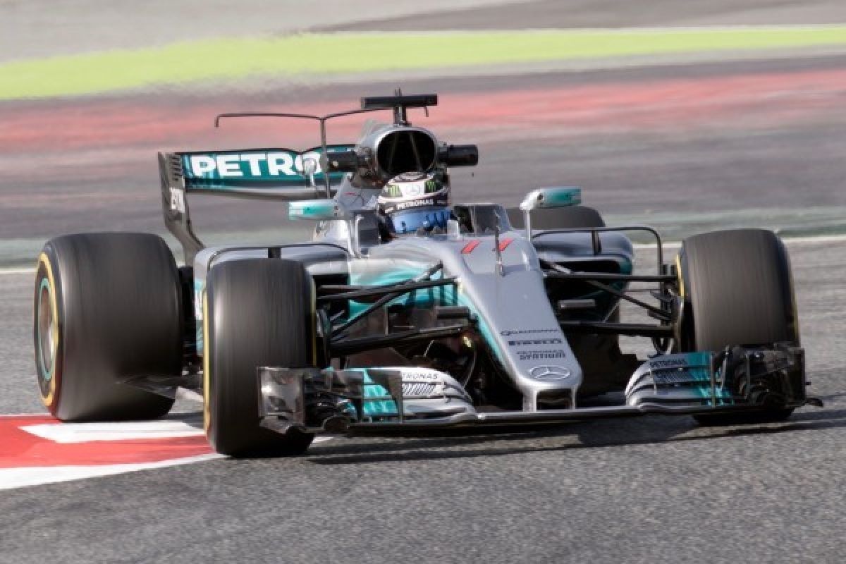 Bottas tahan Vettel untuk juarai GP Austria