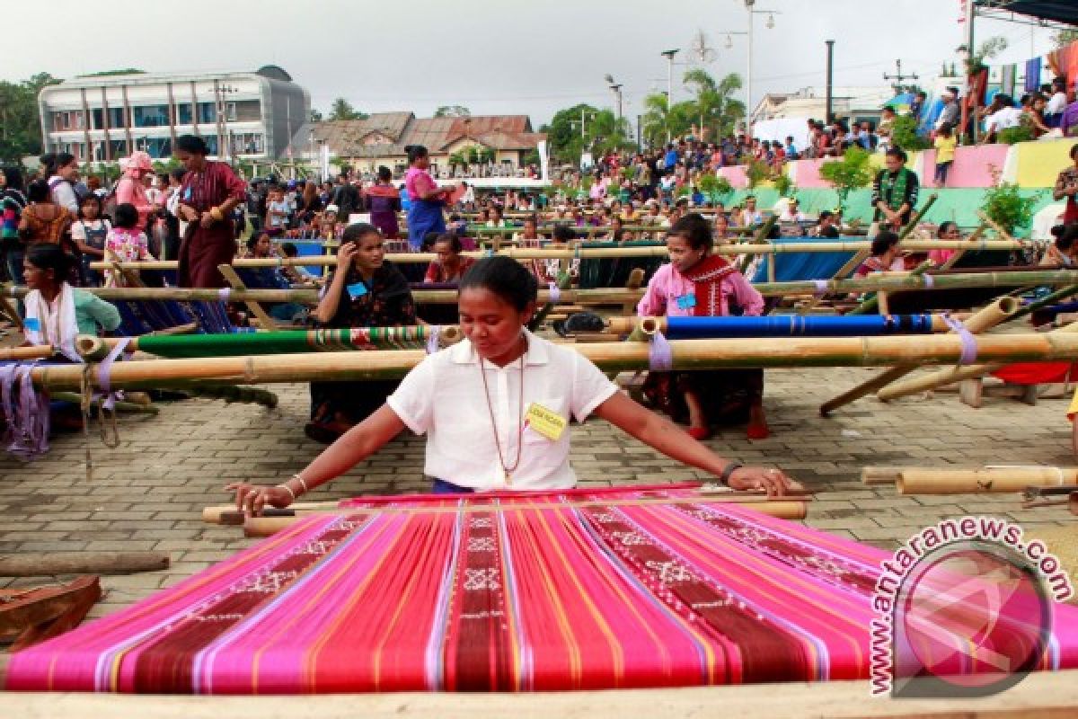 Mengais Rejeki dari Tenun Ikat Sumba  