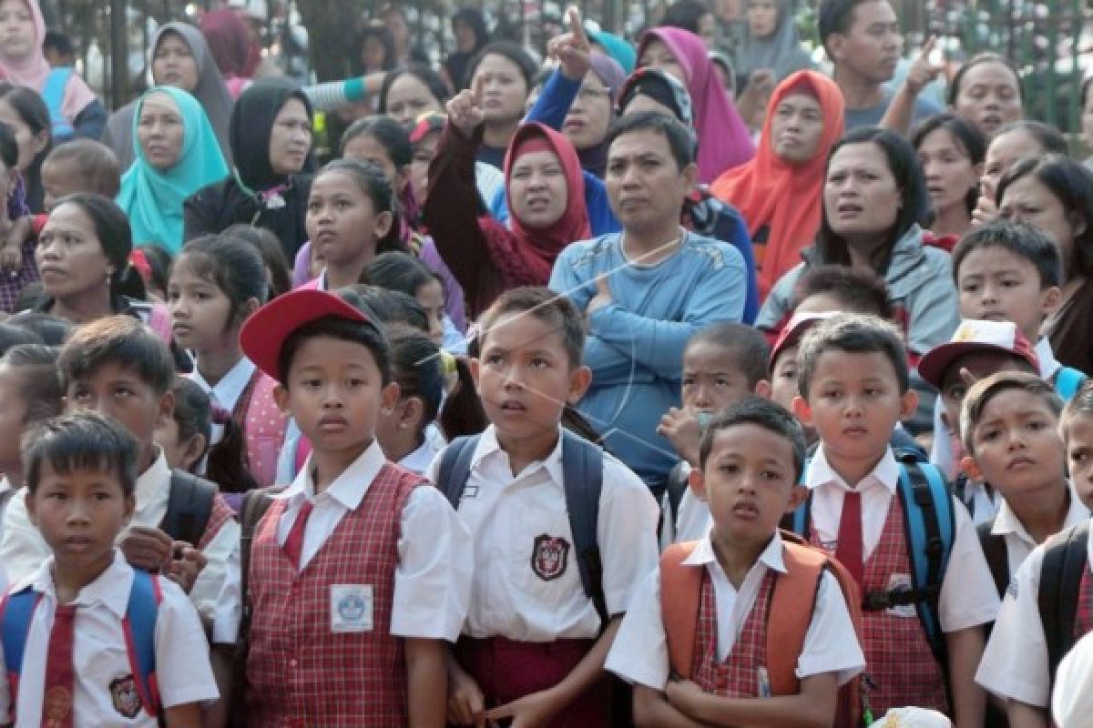 Hari pertama masuk sekolah asyik bagi anak