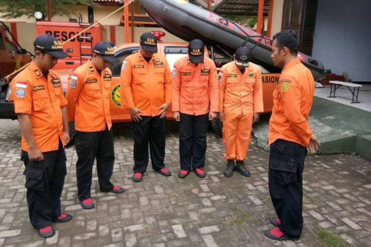 Dua Pemancing Terhempas Gelombang Tinggi di Cilacap