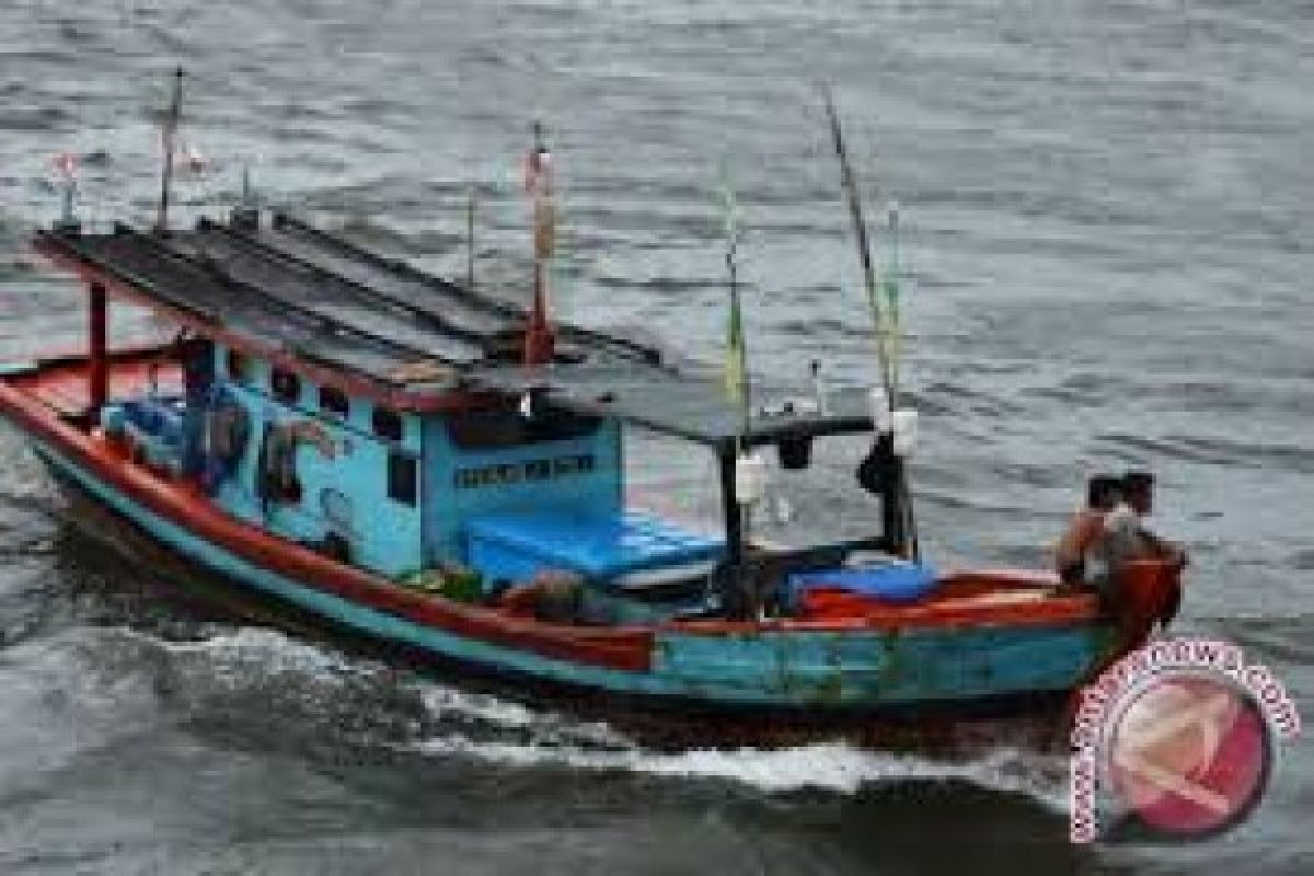  16 perahu nelayan Mukomuko karam diterjang ombak