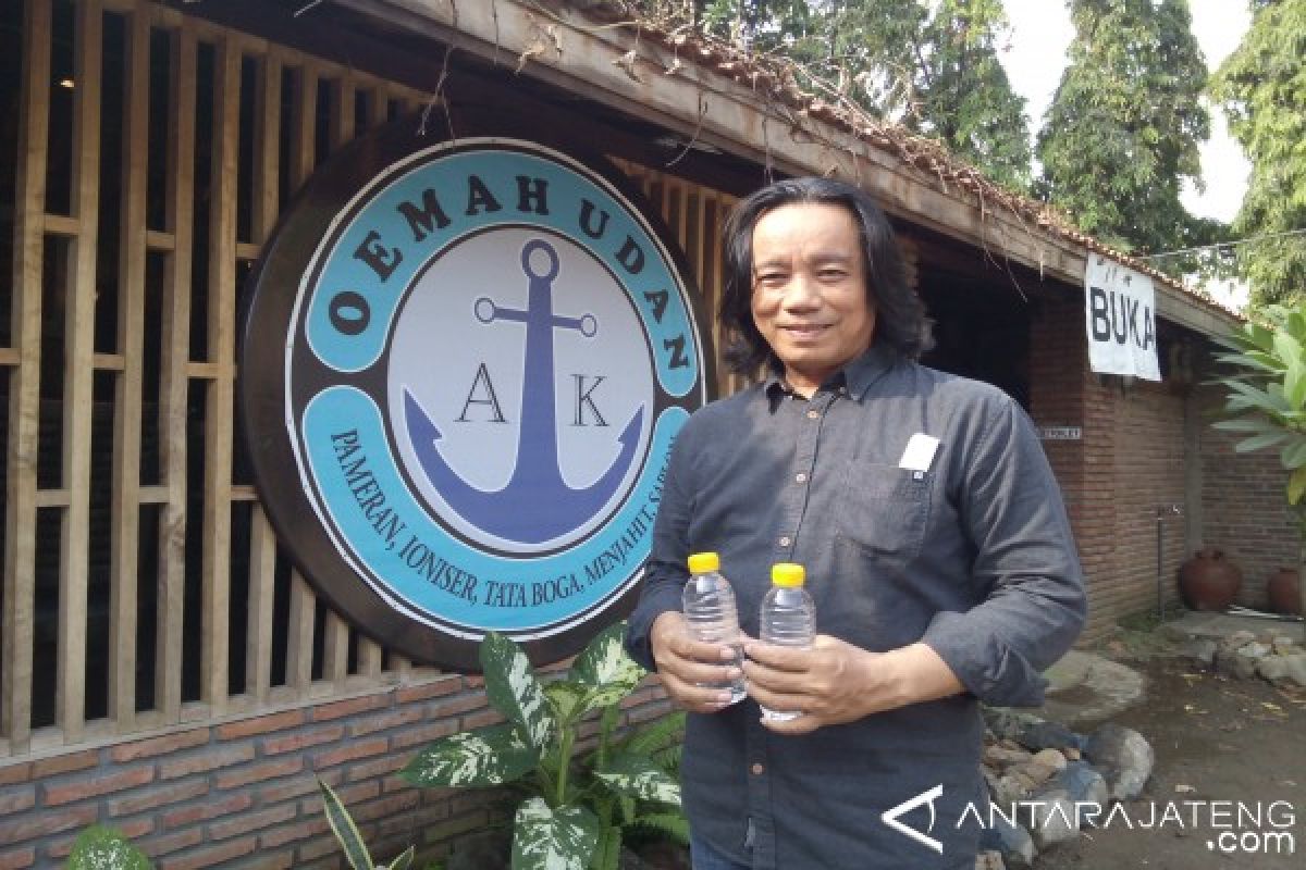 Thomas Olah Air Hujan untuk Sajian Restorannya