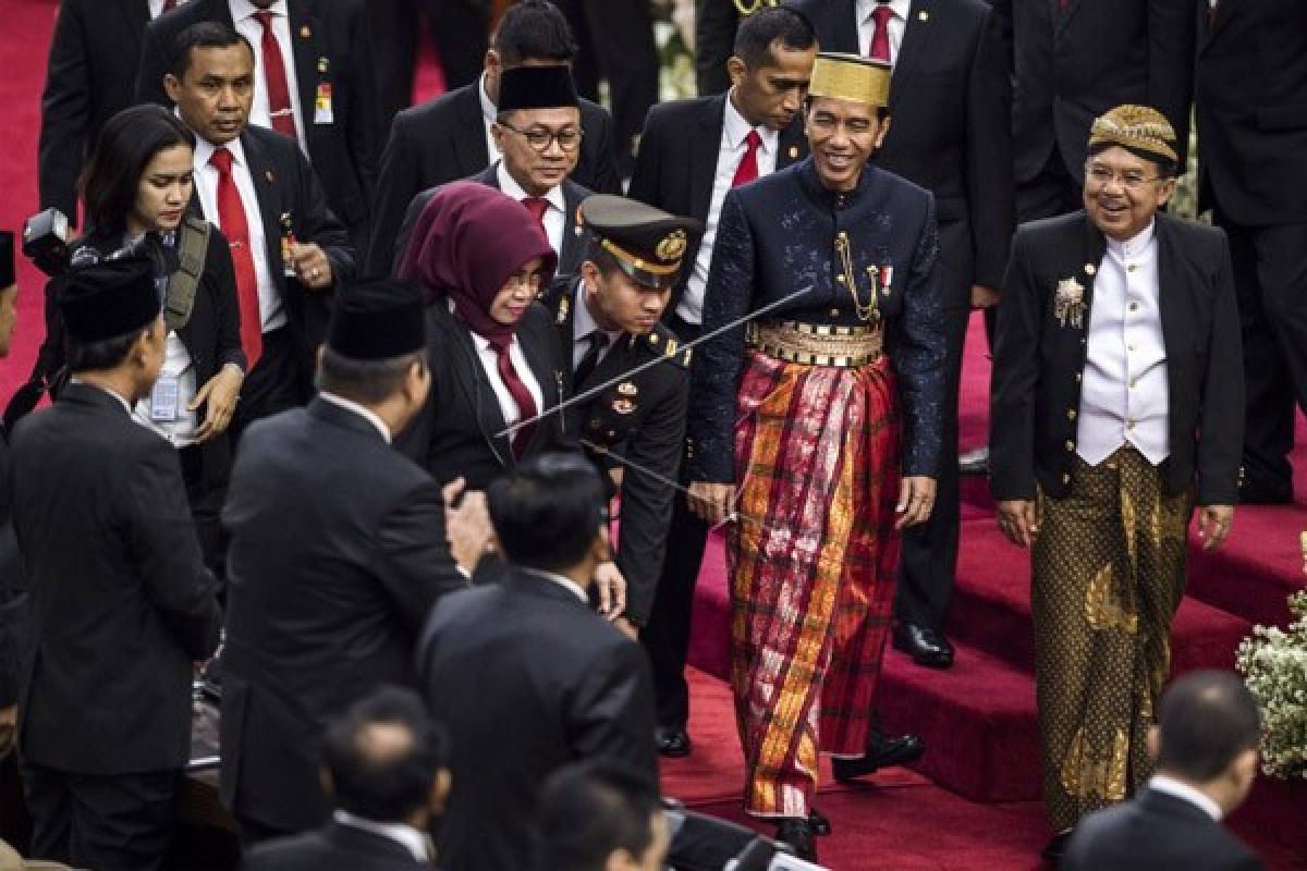 Presiden Pakai Baju Adat Bugis di DPR