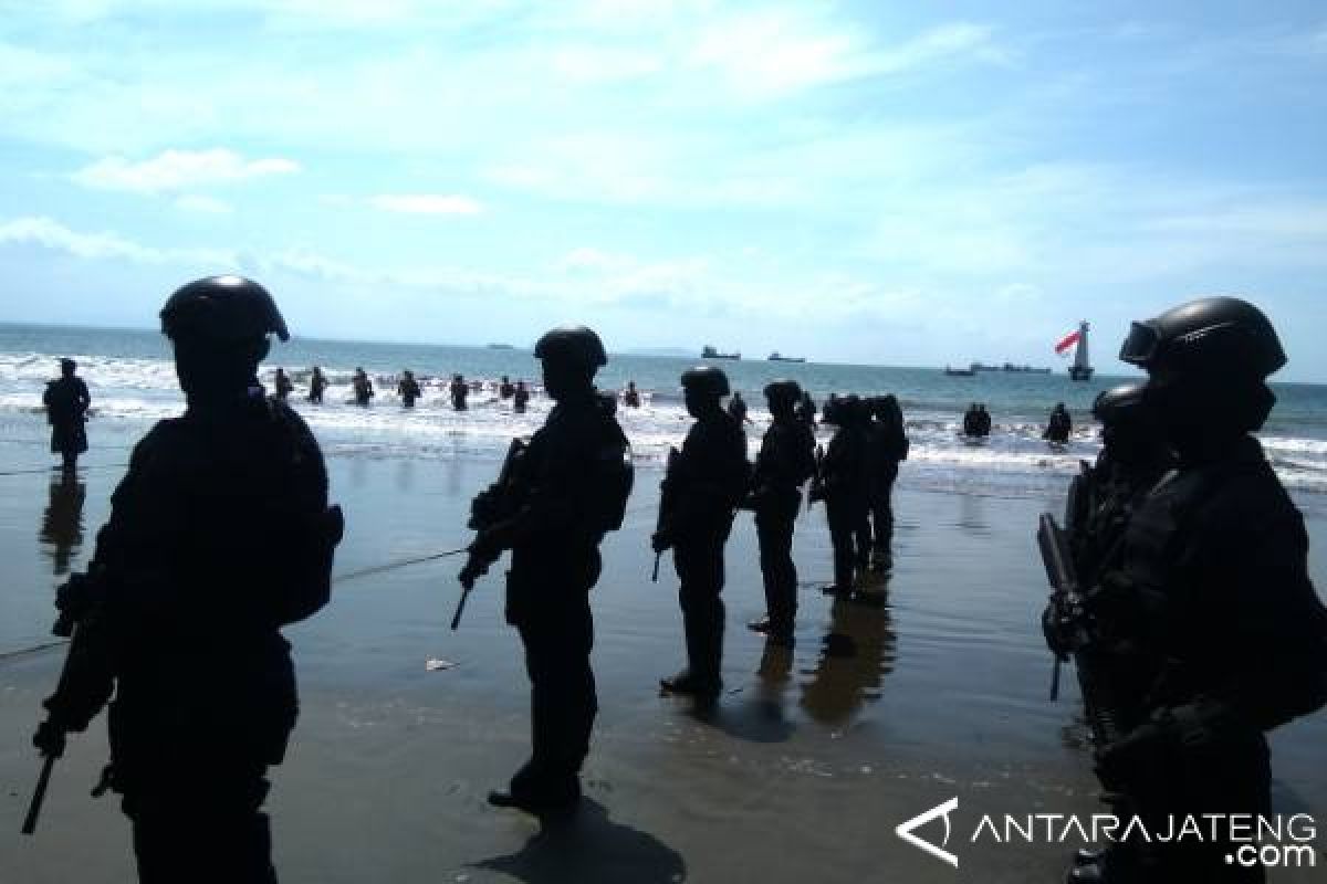 Denjaka Kibarkan Merah Putih di Teluk Penyu