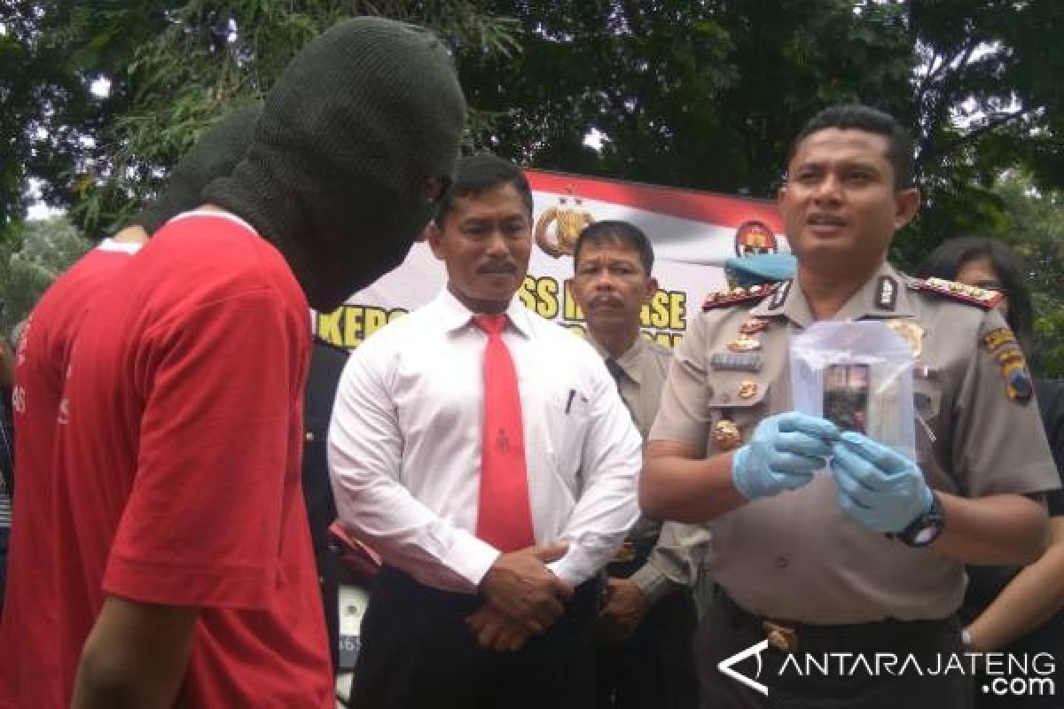 Gunakan Tembakau Gorila, Kakak Beradik Ditangkap Polisi