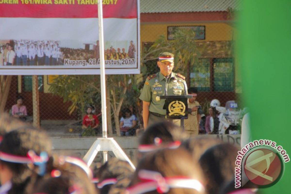 Ribuan Siswa "Menyemut" di Lapangan Giovanni