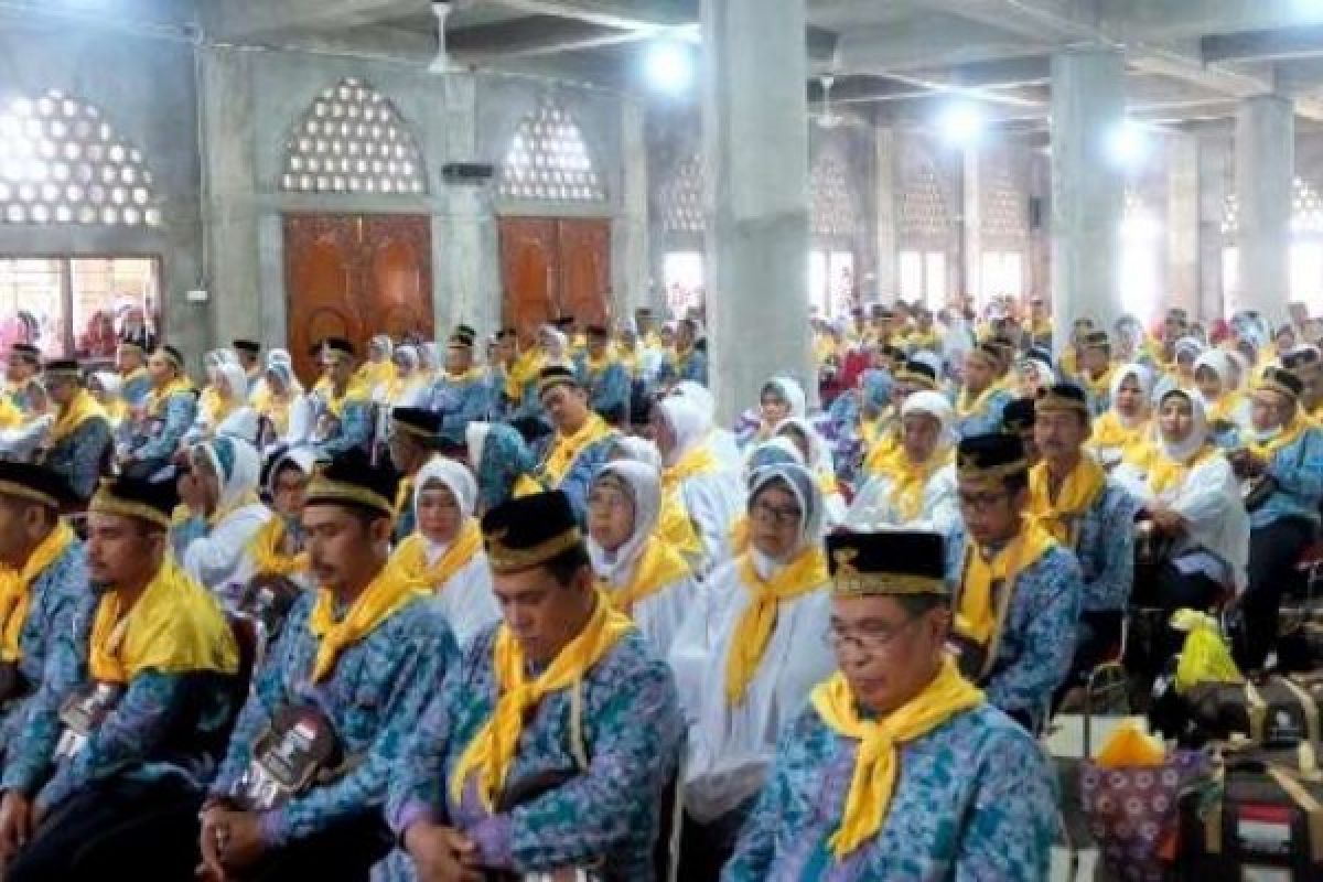 Calon Jamaah haji Siak Diberangkatkan Ke Embarkasi Batam