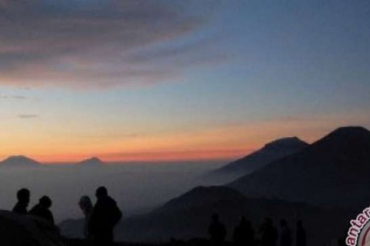 Menikmati Matahari Terbit Di Festival Budaya  Dieng