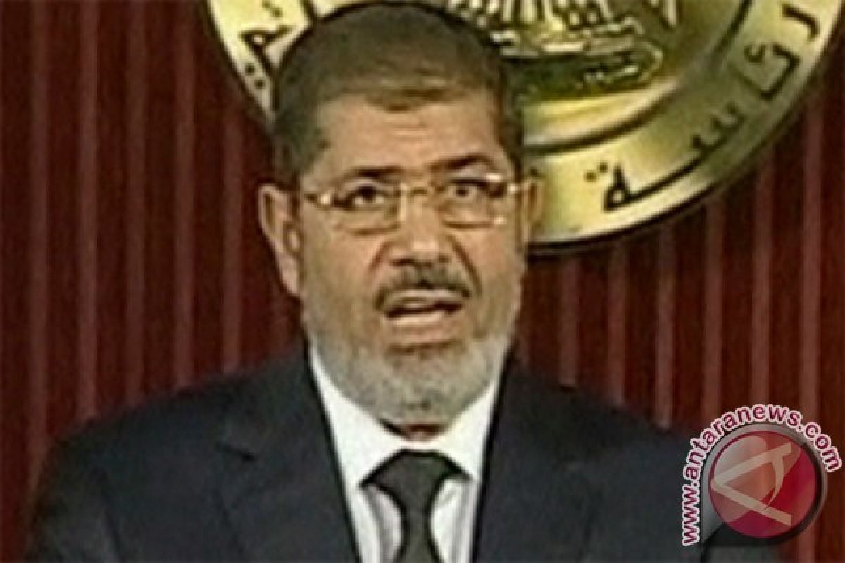 Presiden Mesir terpilih secara demokratis Mohamed Mursi meninggal dunia saat jalani sidang