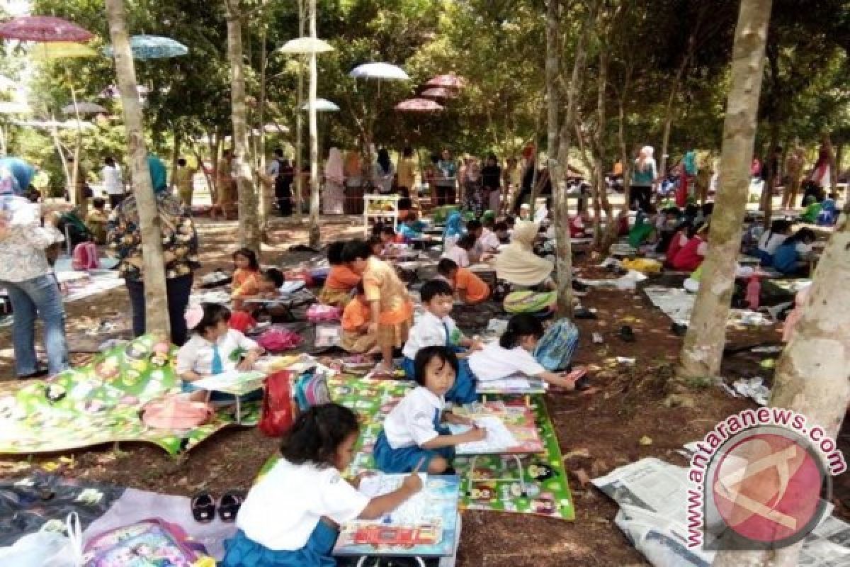 239 Peserta Meriahkan Lomba Lukis di Barsel