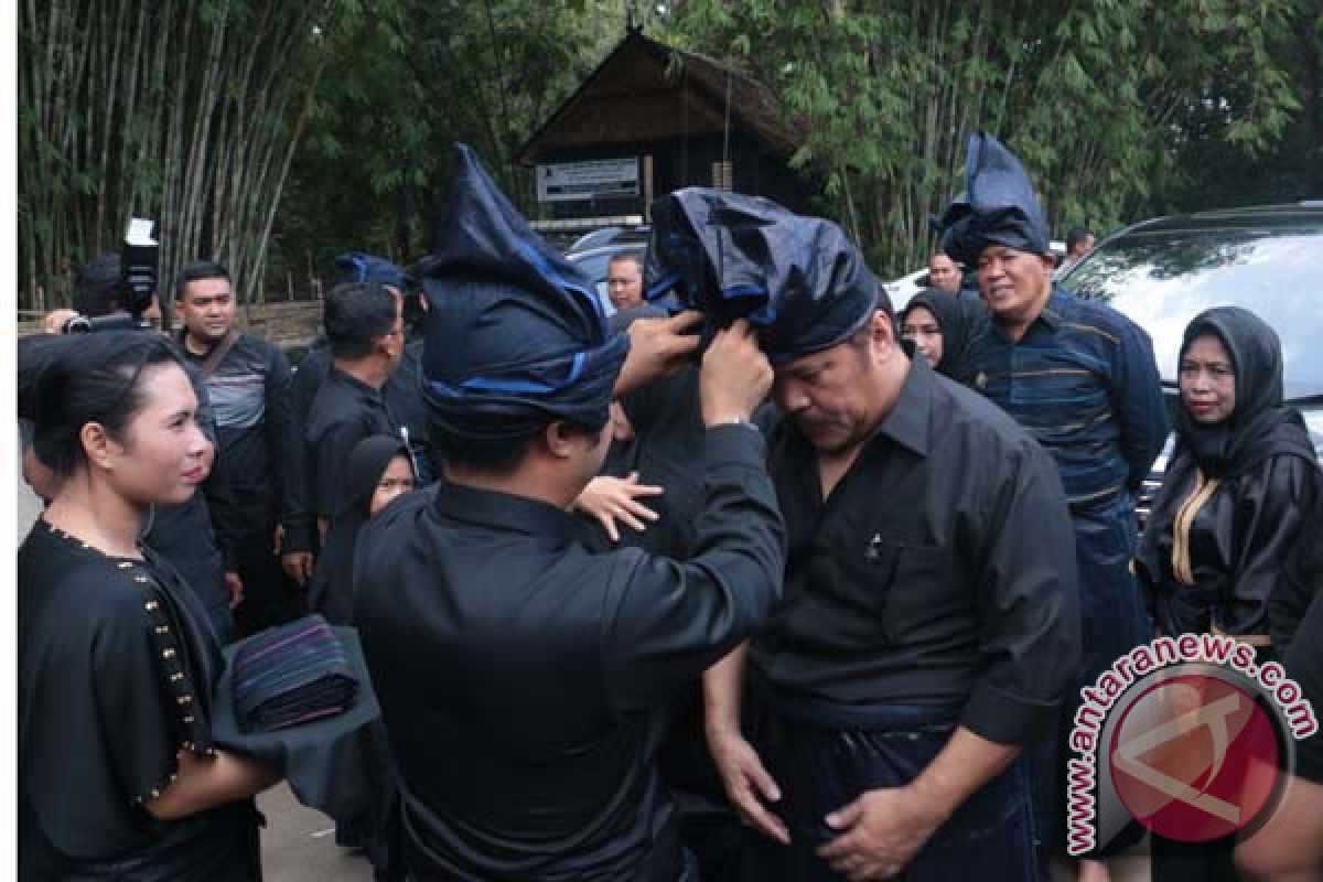 Kajati Sulsel Dapat Gelar Adat  "Putu Lambeng" dari Ammatoa