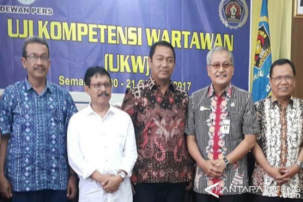 Ganjar: Wartawan Harus Kritis terhadap Pemerintah