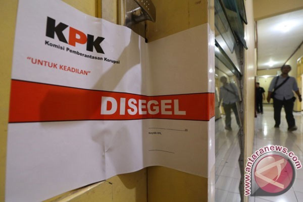 OTT Pejabat Nganjuk : KPK Segel Satu Ruangan di RSUD Nganjuk