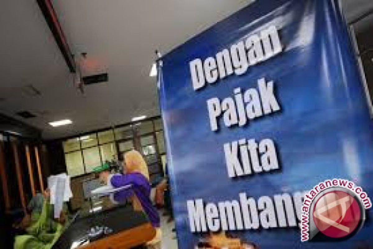 Pemasangan "Banner" Bentuk Sanksi Sosial Wajib Pajak 