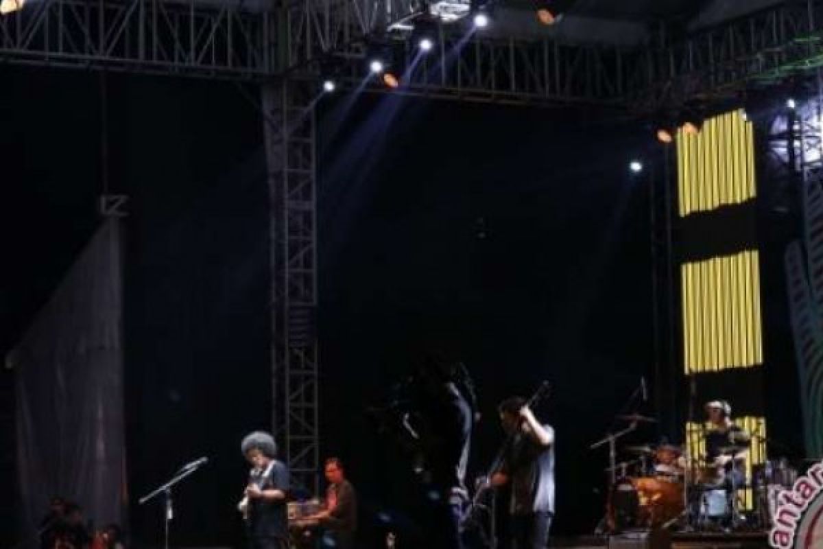 Payung Teduh Bercerita Soal Hak Cipta Synchronize Fest 2017 