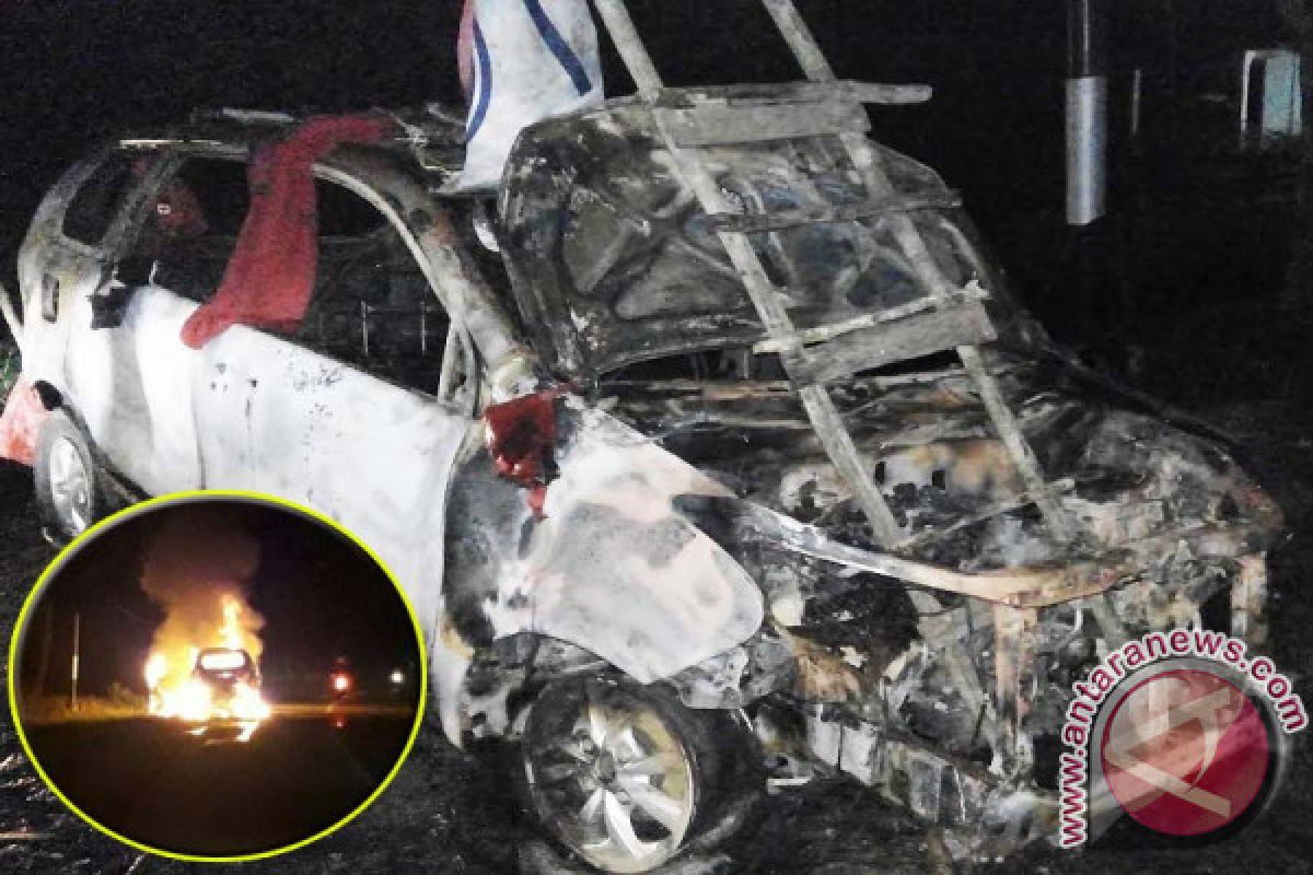 Mobil Baru Lunas Ini Hangus Terbakar, Diduga Akibat Puntung Rokok