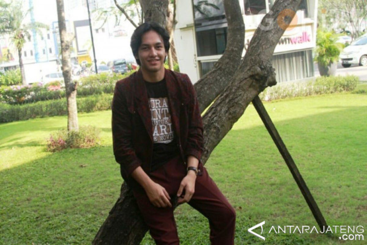 Jefri Nichol Pemeran Utama Film " Surat Cinta Untuk Starla The Movie"