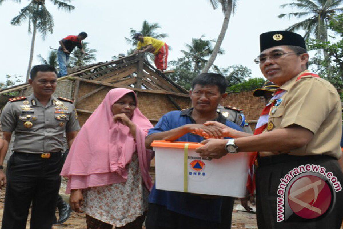 Pemkab Lamtim Bantu Korban Puting Beliung