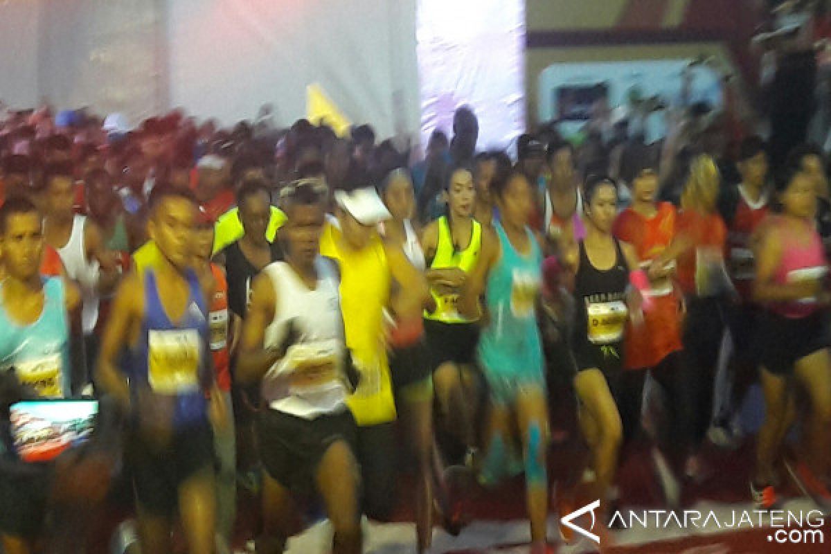 Menpora Lepas Peserta Borobudur Marathon